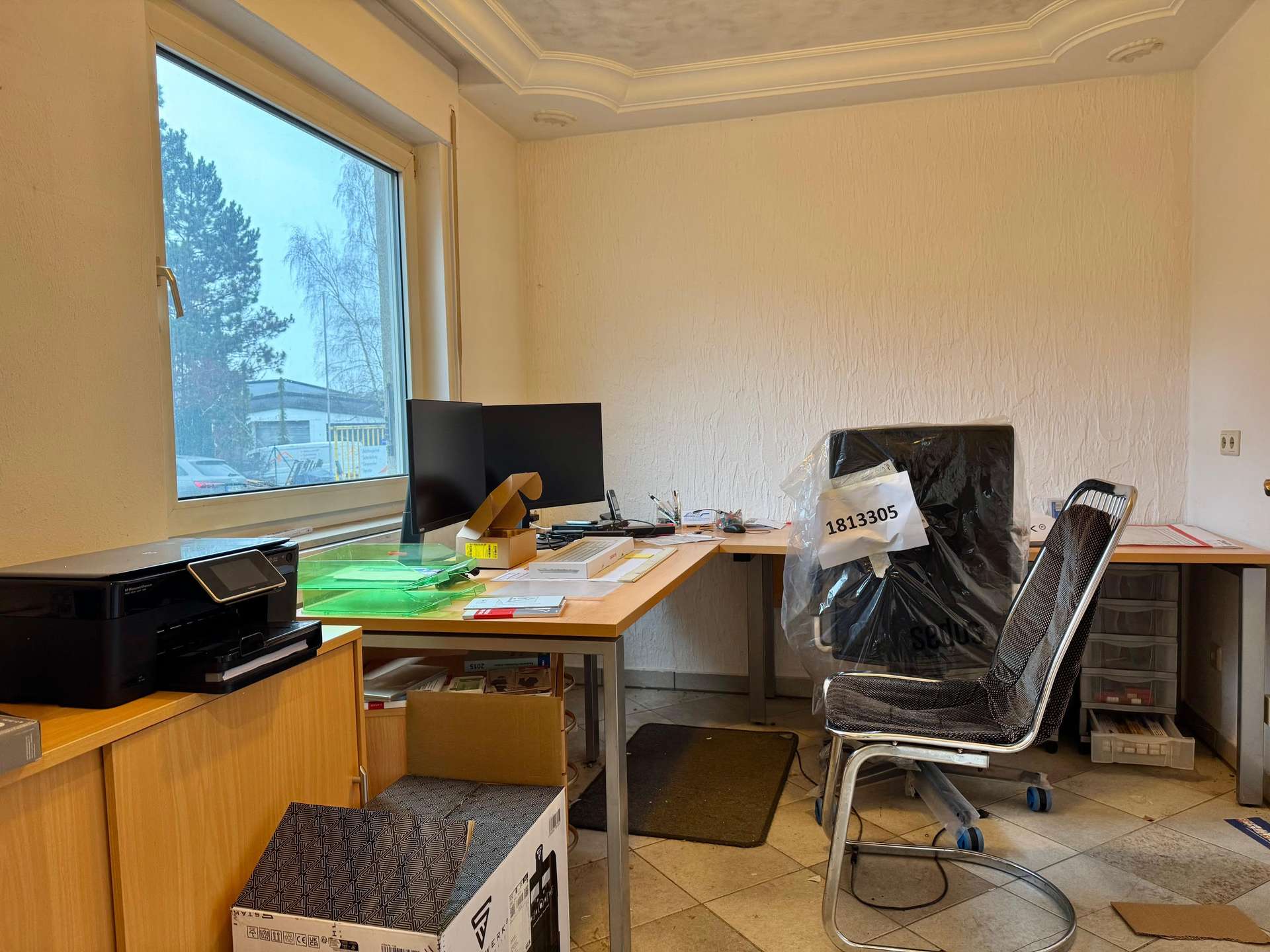 Halle, Hochlager, gro&szlig;er &uuml;berdachter Unterstand, Freifl&auml;che, B&uuml;ro etc. - alles vorhanden